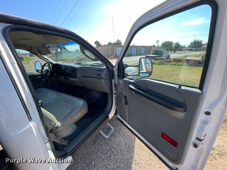 image for item DK2494 2005 Ford F550 Super Duty  flatbed truck