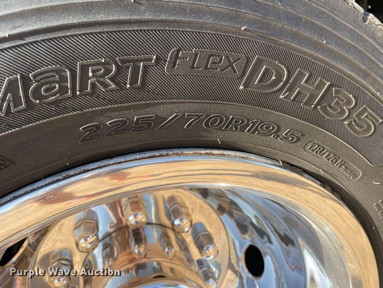 image for item DK2494 2005 Ford F550 Super Duty  flatbed truck