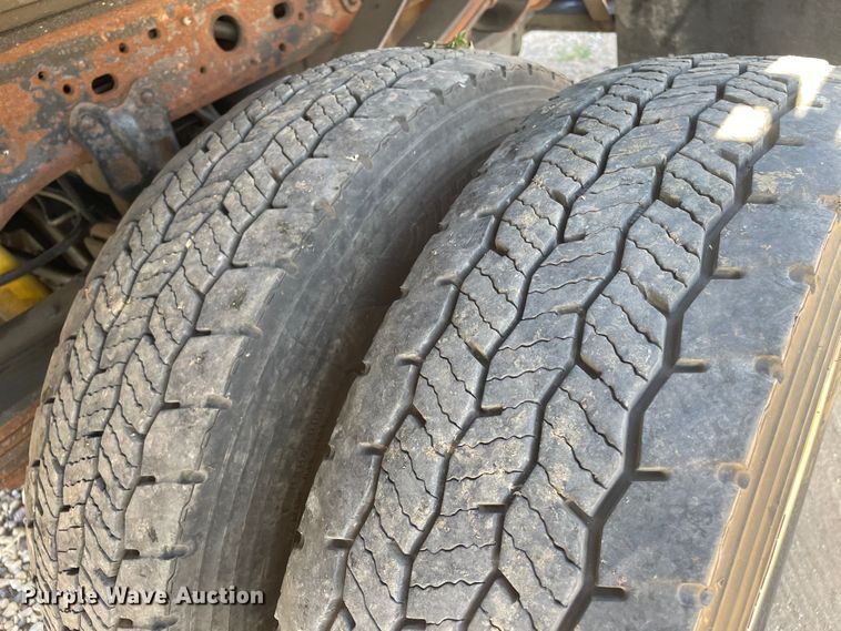 image for item DK2494 2005 Ford F550 Super Duty  flatbed truck