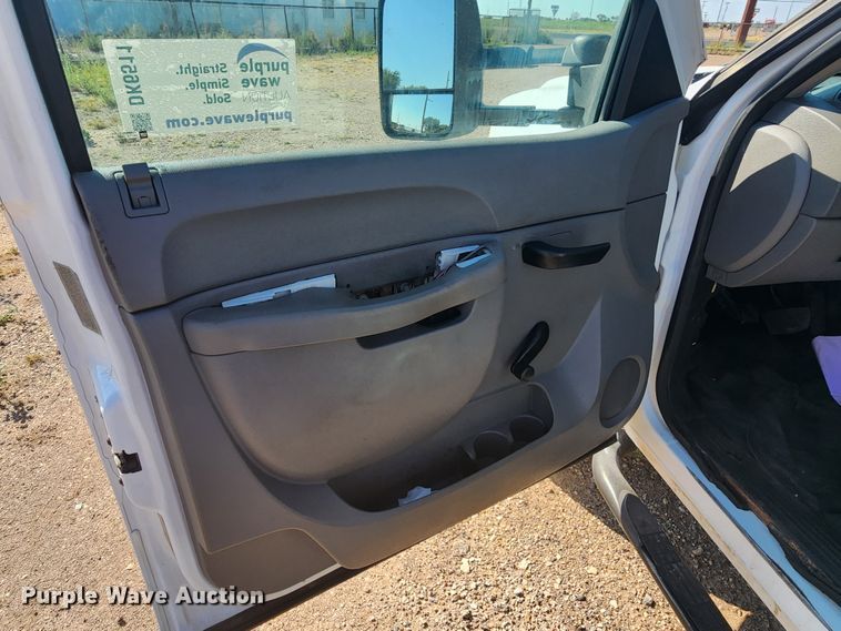 image for item DK6511 2014 GMC Sierra 3500HD  flatbed pickup truck