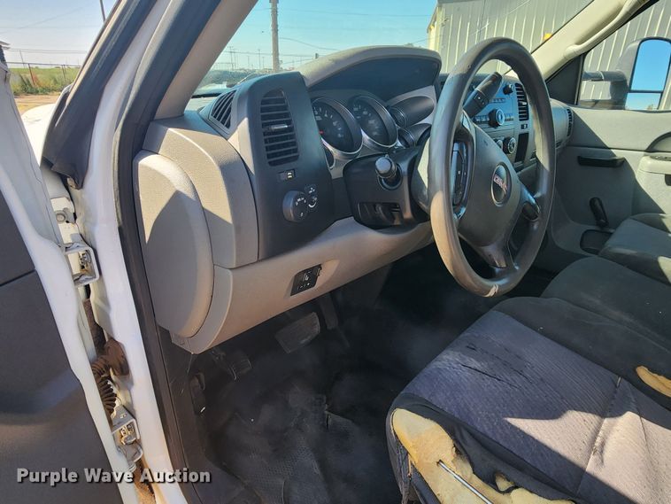 image for item DK6511 2014 GMC Sierra 3500HD  flatbed pickup truck