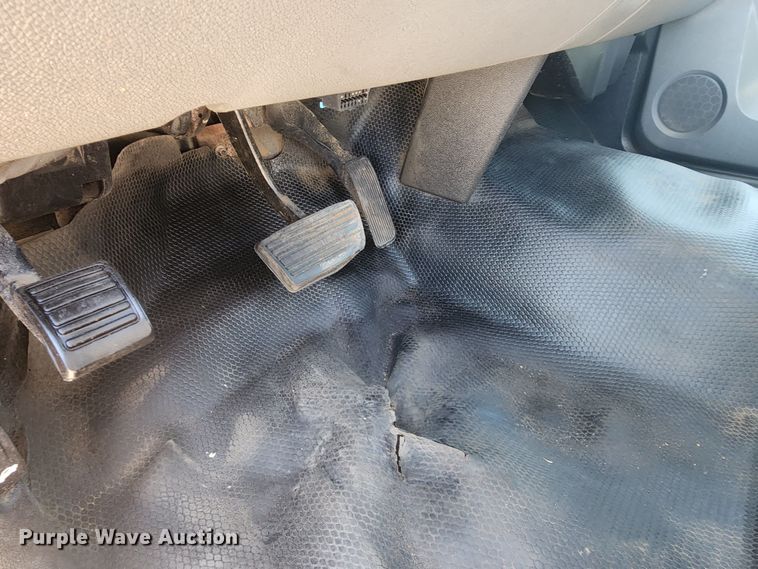 image for item DK6511 2014 GMC Sierra 3500HD  flatbed pickup truck