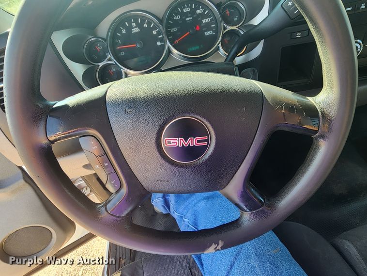 image for item DK6511 2014 GMC Sierra 3500HD  flatbed pickup truck