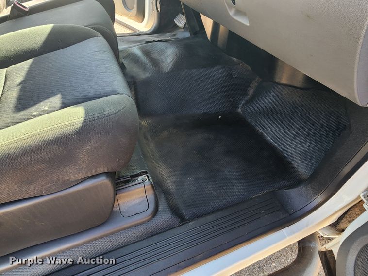 image for item DK6511 2014 GMC Sierra 3500HD  flatbed pickup truck