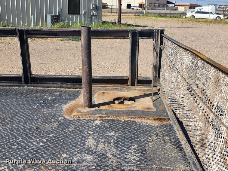 image for item DK6511 2014 GMC Sierra 3500HD  flatbed pickup truck