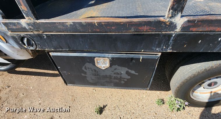 image for item DK6511 2014 GMC Sierra 3500HD  flatbed pickup truck