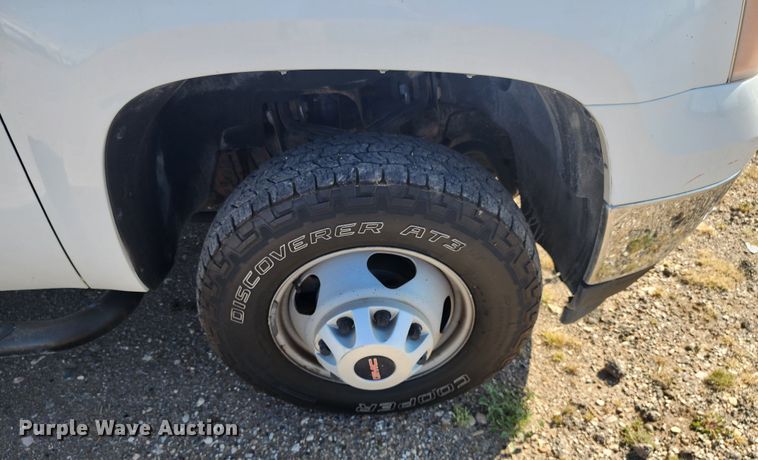 image for item DK6511 2014 GMC Sierra 3500HD  flatbed pickup truck