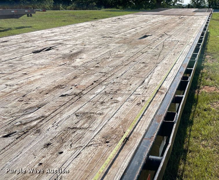 image for item DM0246 2011  PJ Trailer Gooseneck  equipment trailer