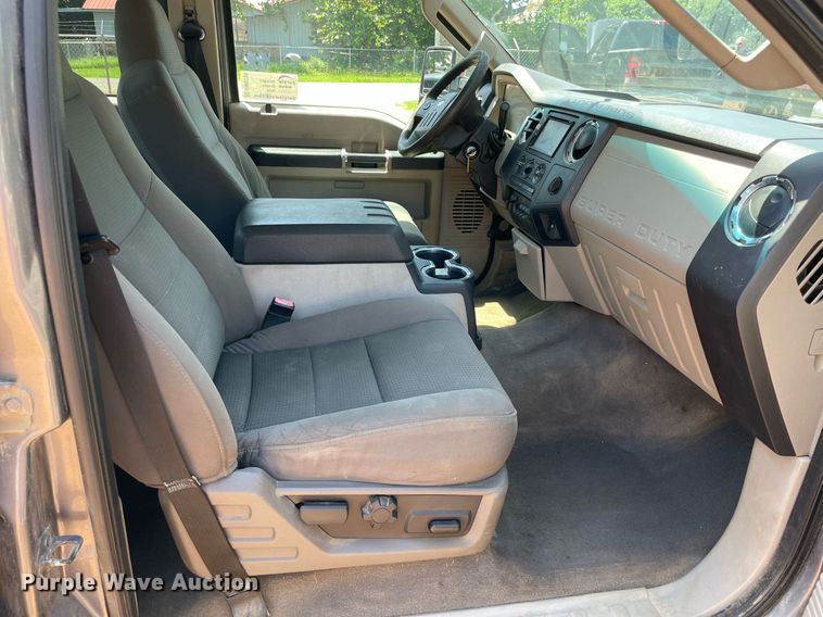 image for item DM0295 2010 Ford F350 Super Duty Crew Cab pickup truck