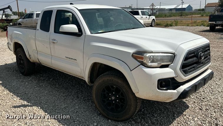 image for item DM8260 2017 Toyota Tacoma  Access Cab pickup truck