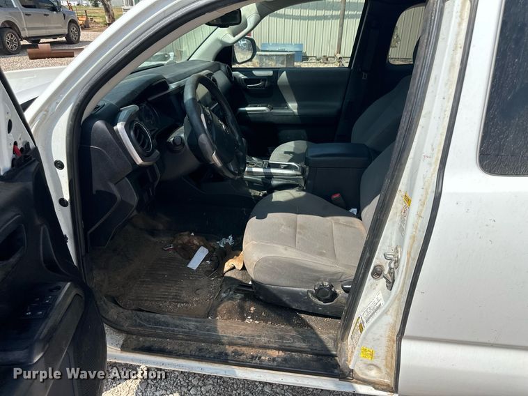 image for item DM8260 2017 Toyota Tacoma  Access Cab pickup truck