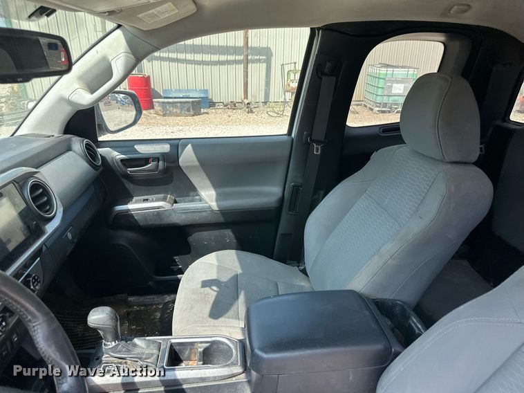 image for item DM8260 2017 Toyota Tacoma  Access Cab pickup truck