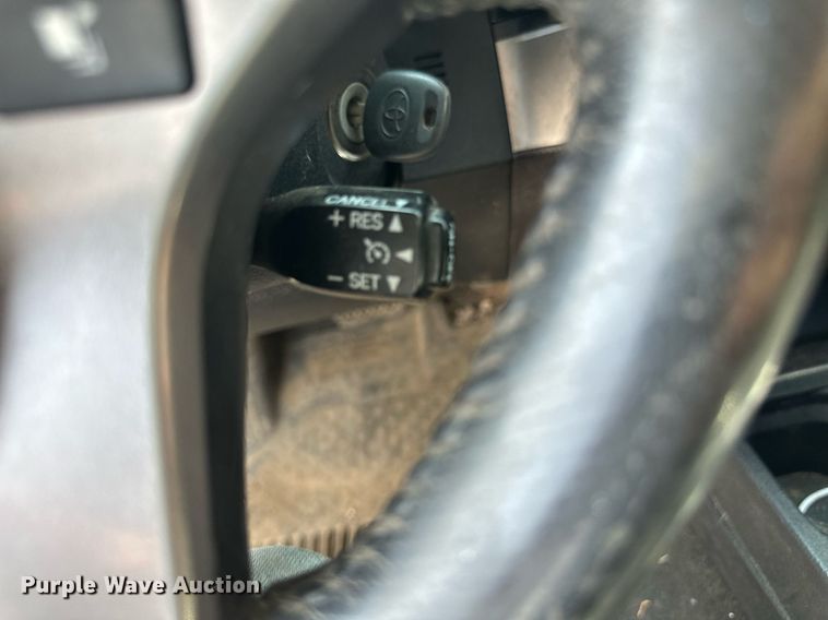 image for item DM8260 2017 Toyota Tacoma  Access Cab pickup truck