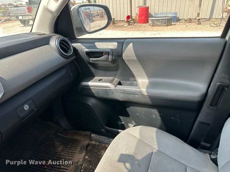 image for item DM8260 2017 Toyota Tacoma  Access Cab pickup truck