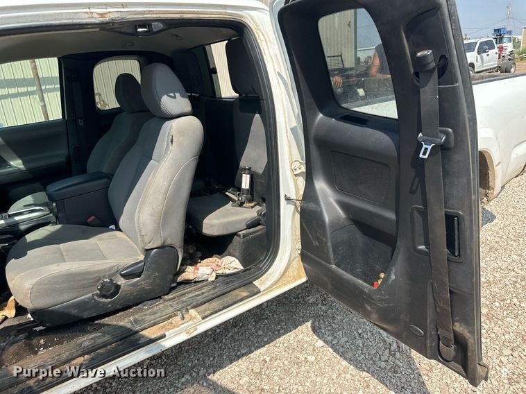 image for item DM8260 2017 Toyota Tacoma  Access Cab pickup truck