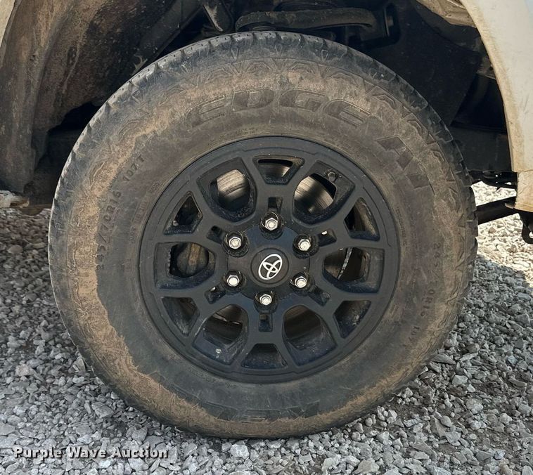 image for item DM8260 2017 Toyota Tacoma  Access Cab pickup truck