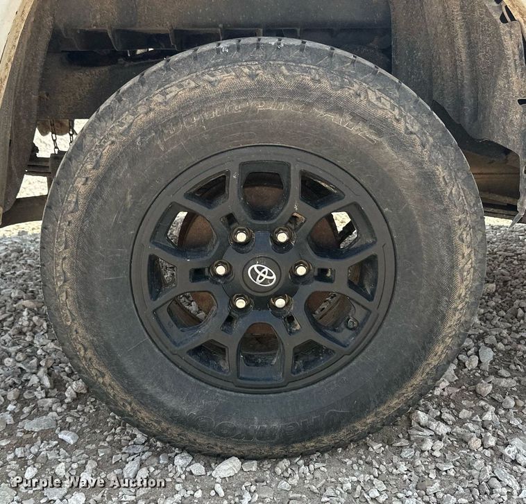 image for item DM8260 2017 Toyota Tacoma  Access Cab pickup truck