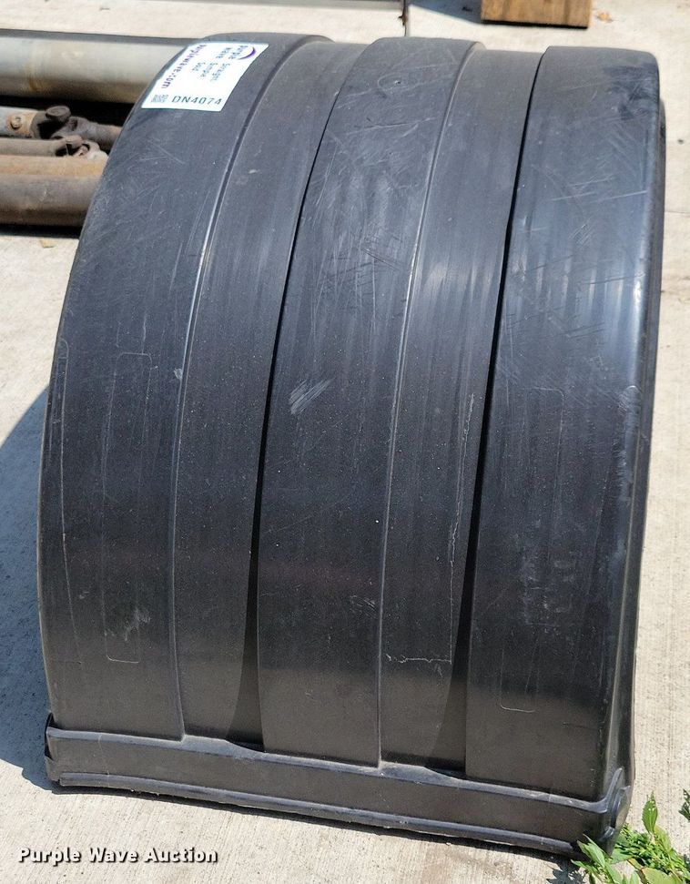 image for item DN4074 (2) poly fenders