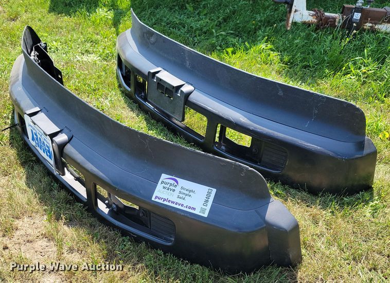 image for item DN4083 (2) Ford front bumpers