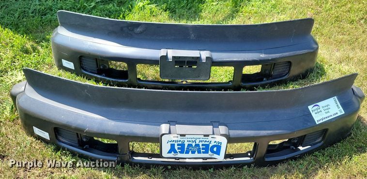 image for item DN4083 (2) Ford front bumpers