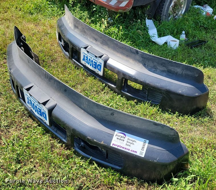 image for item DN4084 (2) Ford front bumpers