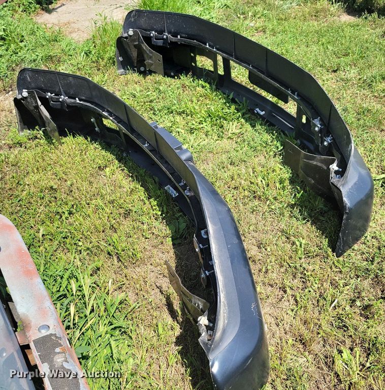 image for item DN4084 (2) Ford front bumpers