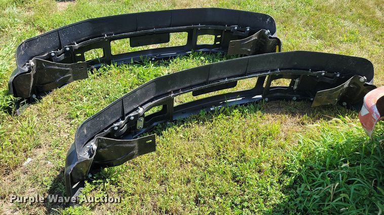 image for item DN4084 (2) Ford front bumpers