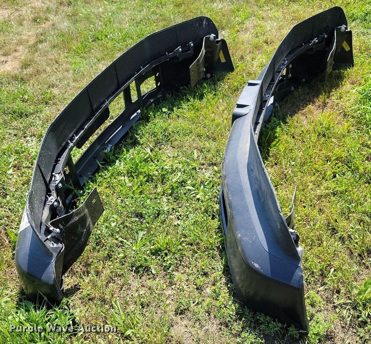 image for item DN4084 (2) Ford front bumpers