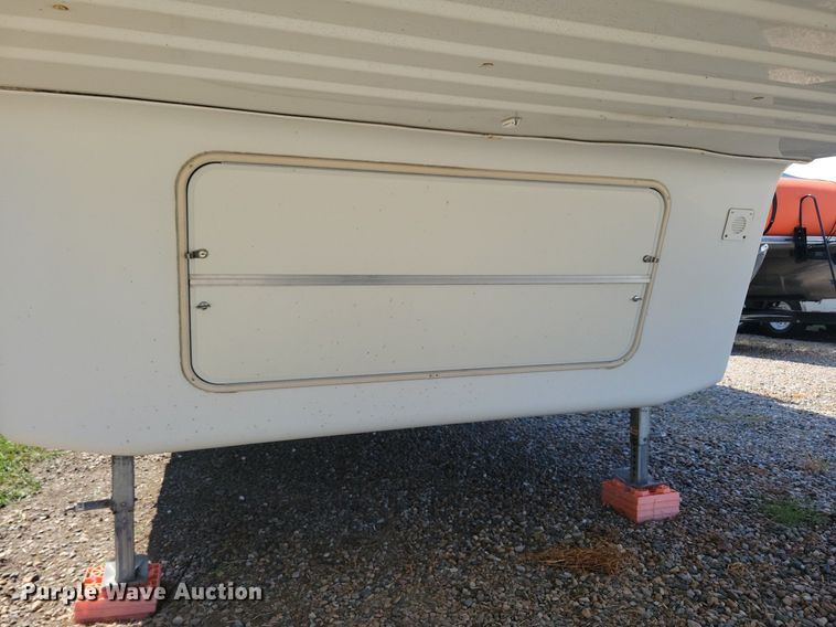 image for item DN4105 2005 Holiday Rambler Presidential  camper