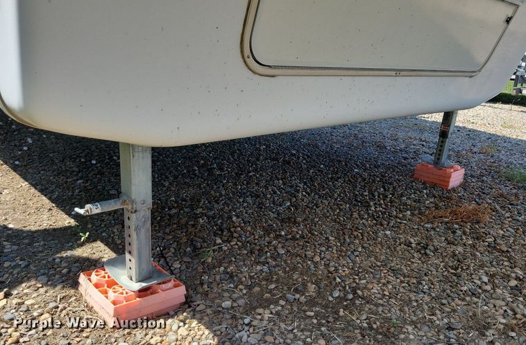 image for item DN4105 2005 Holiday Rambler Presidential  camper