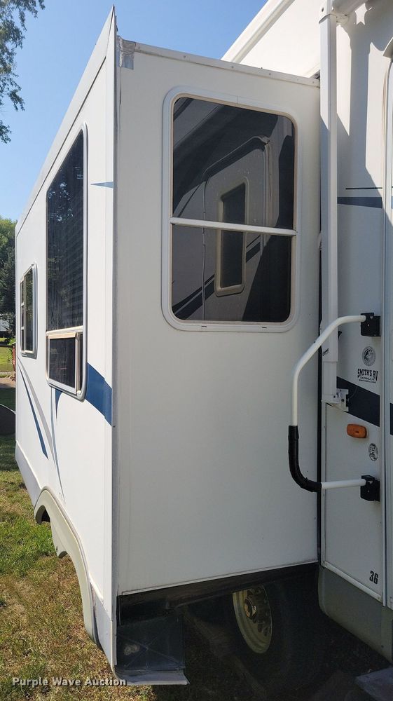 image for item DN4105 2005 Holiday Rambler Presidential  camper