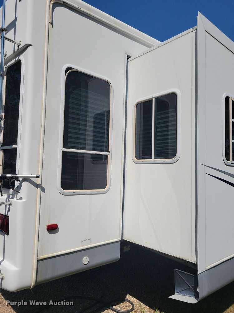 image for item DN4105 2005 Holiday Rambler Presidential  camper