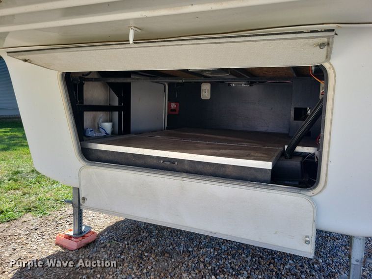 image for item DN4105 2005 Holiday Rambler Presidential  camper