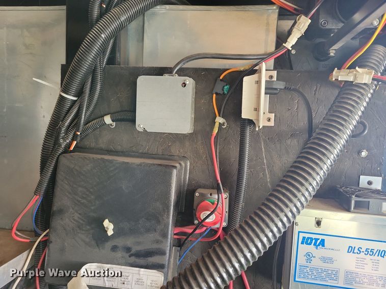 image for item DN4105 2005 Holiday Rambler Presidential  camper