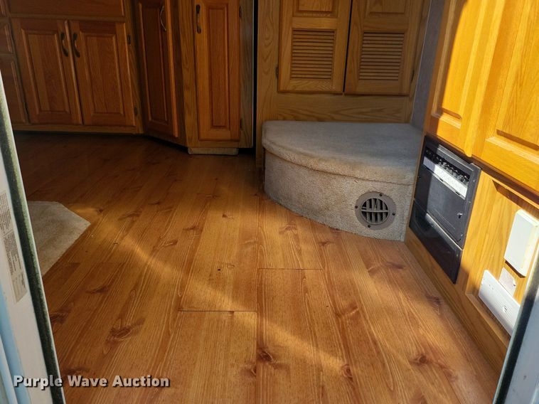 image for item DN4105 2005 Holiday Rambler Presidential  camper