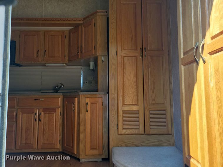 image for item DN4105 2005 Holiday Rambler Presidential  camper