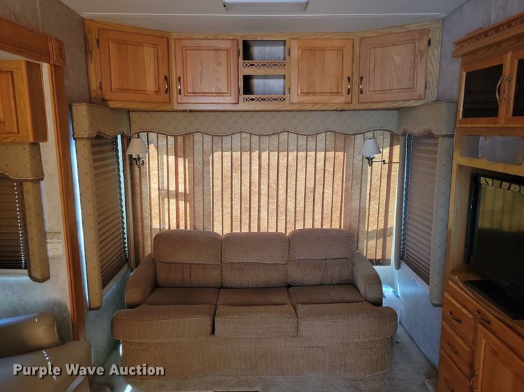 image for item DN4105 2005 Holiday Rambler Presidential  camper