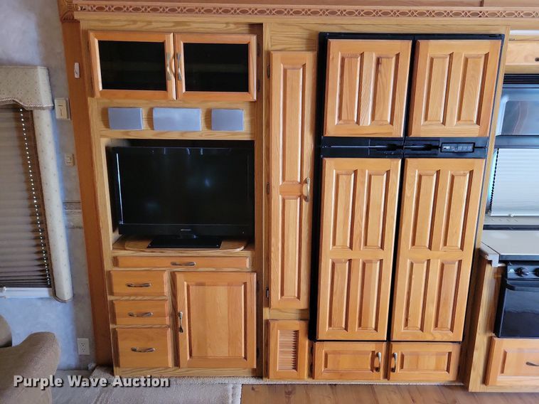 image for item DN4105 2005 Holiday Rambler Presidential  camper