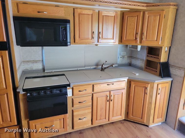 image for item DN4105 2005 Holiday Rambler Presidential  camper