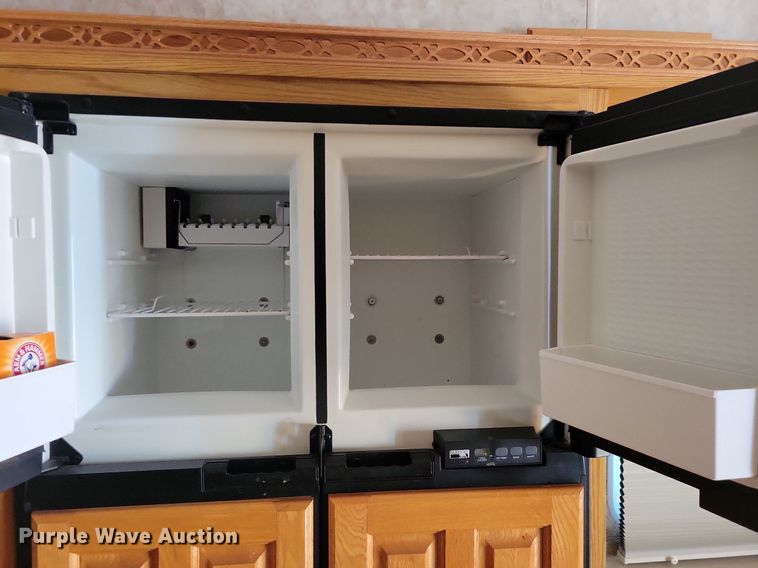 image for item DN4105 2005 Holiday Rambler Presidential  camper