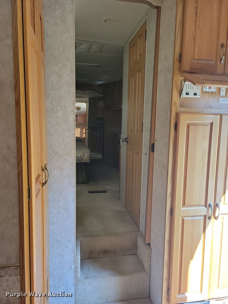 image for item DN4105 2005 Holiday Rambler Presidential  camper