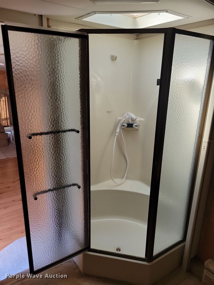 image for item DN4105 2005 Holiday Rambler Presidential  camper