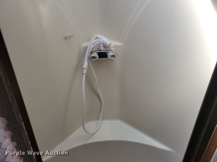 image for item DN4105 2005 Holiday Rambler Presidential  camper