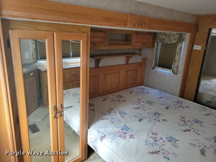 image for item DN4105 2005 Holiday Rambler Presidential  camper