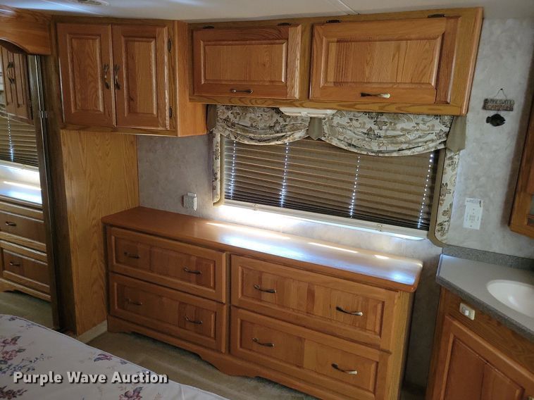 image for item DN4105 2005 Holiday Rambler Presidential  camper