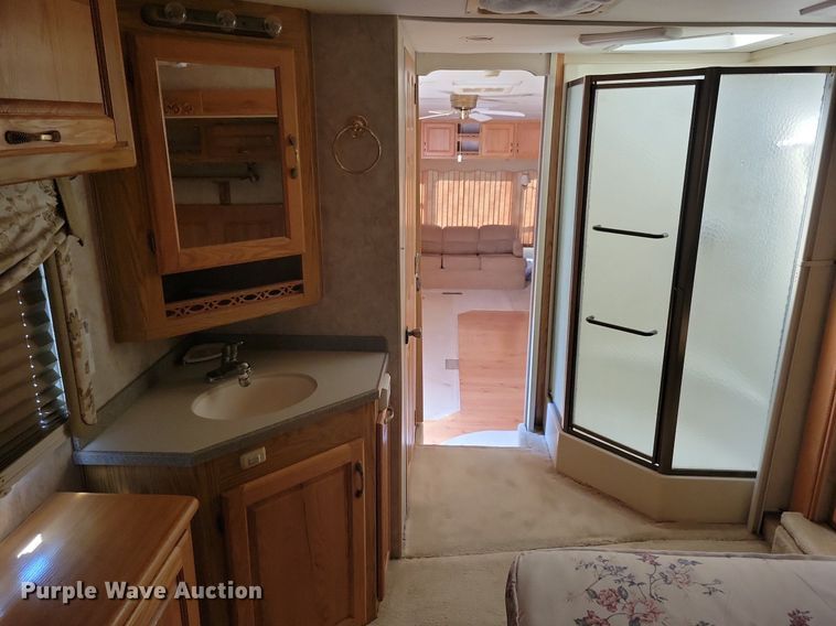 image for item DN4105 2005 Holiday Rambler Presidential  camper