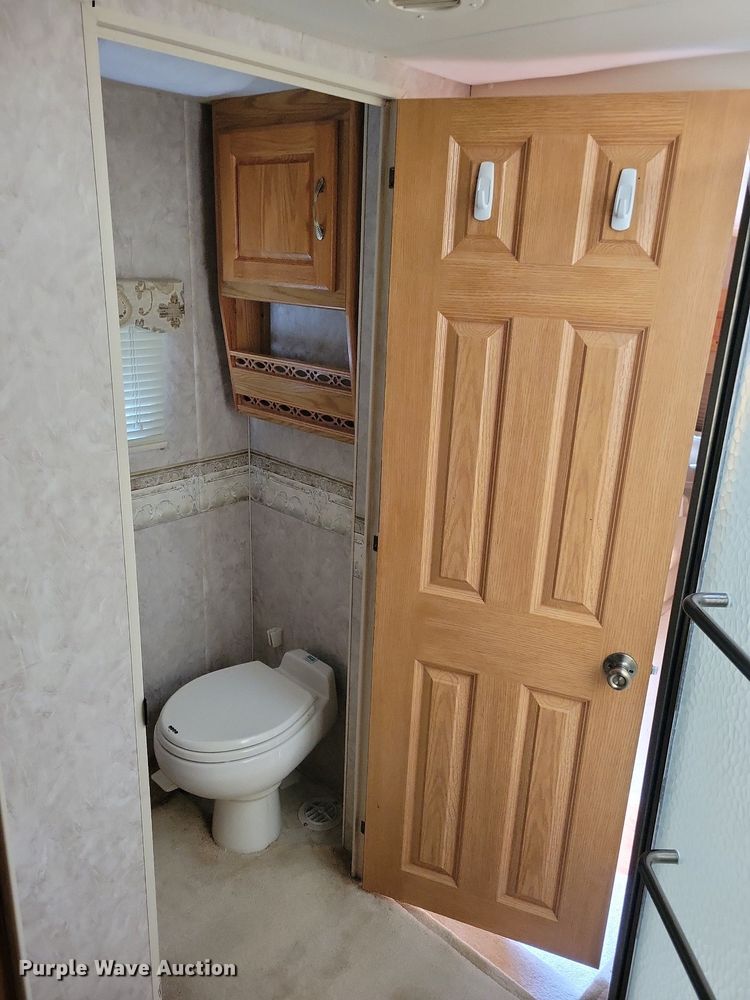 image for item DN4105 2005 Holiday Rambler Presidential  camper