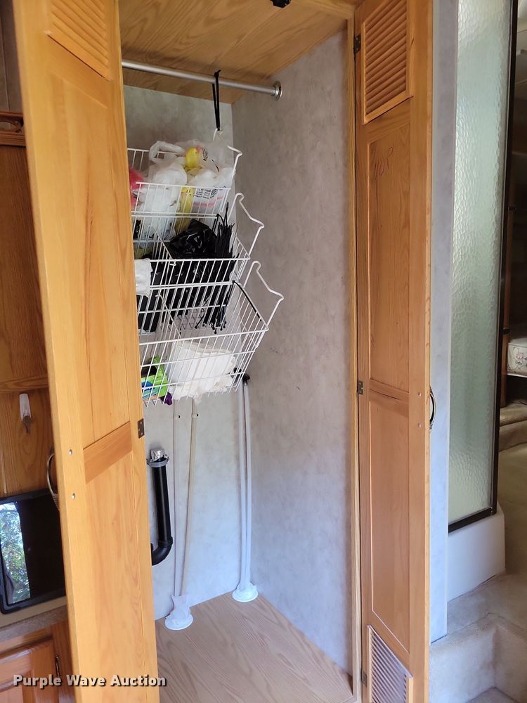 image for item DN4105 2005 Holiday Rambler Presidential  camper