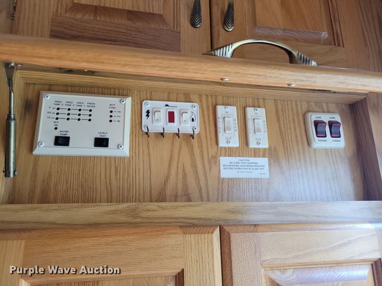 image for item DN4105 2005 Holiday Rambler Presidential  camper