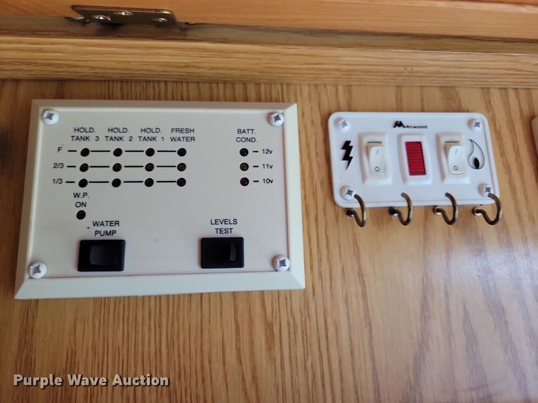 image for item DN4105 2005 Holiday Rambler Presidential  camper